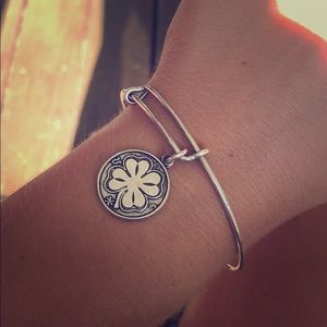 Four leaf clover bracelet
